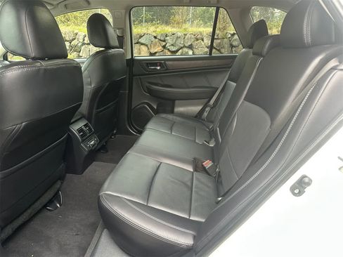 Used 2018 Subaru Outback 3.6R Limited image 11