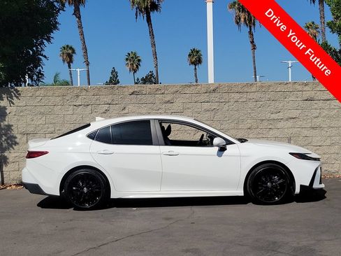 Used 2025 Toyota Camry SE w/ Convenience Package FWD image 32