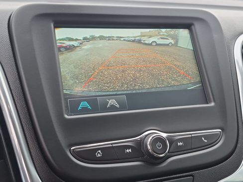 Used 2018 Chevrolet Equinox LS FWD image 28