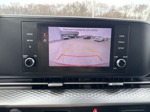 Used 2024 Kia Carnival LX image 18