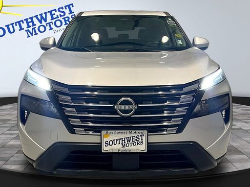 Used 2025 Nissan Rogue SV AWD/4WD image 2