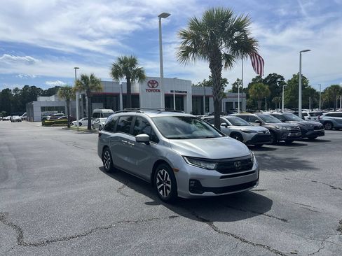 Used 2025 Honda Odyssey EX-L image 2