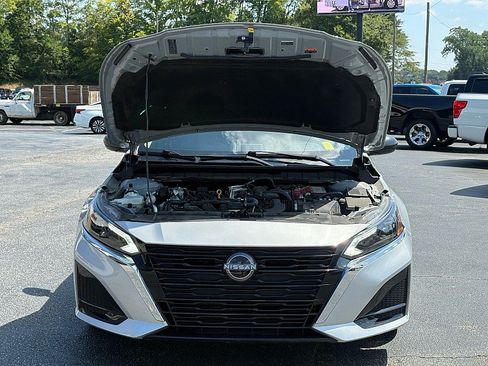Used 2025 Nissan Altima 2.5 SV FWD image 11