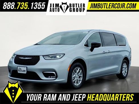 New 2026 Chrysler Pacifica Select image 1