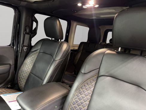 Used 2023 Jeep Wrangler Unlimited Sahara AWD/4WD image 5