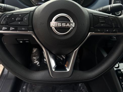 Used 2025 Nissan Versa SV image 27