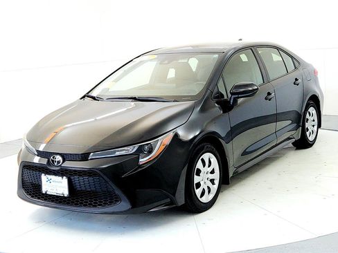 Used 2022 Toyota Corolla LE image 2