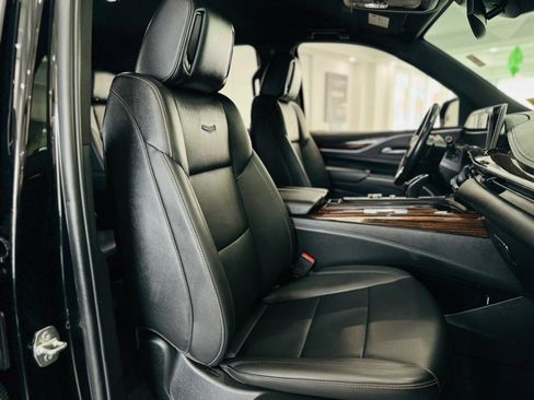 Used 2022 Cadillac Escalade Luxury w/ LPO, Illumination Package image 22