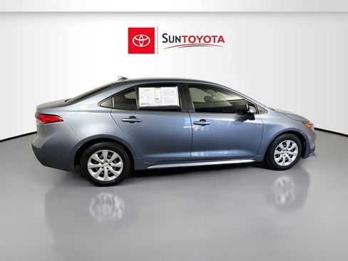 Used 2022 Toyota Corolla LE FWD image 2