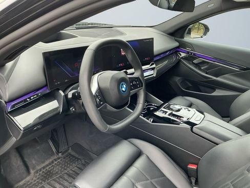 Used 2024 BMW i5 eDrive40i image 11