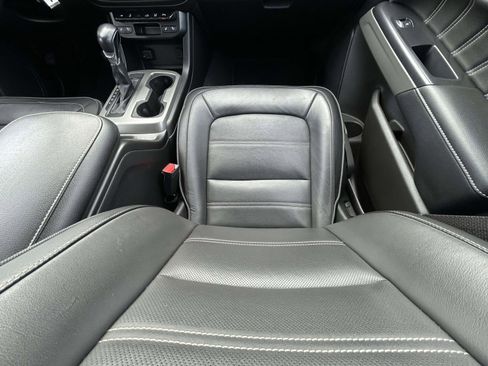 Used 2022 GMC Canyon Denali image 14