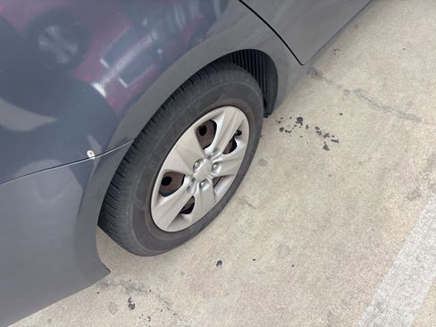 Used 2016 Kia Forte LX image 4