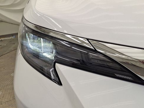 Used 2025 Toyota Sienna LE image 27