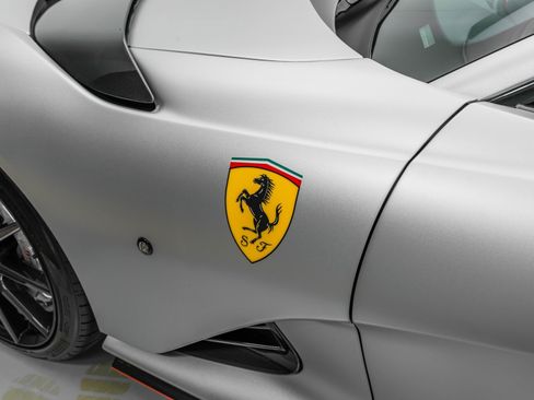 Certified 2023 Ferrari 812 Competizione image 4