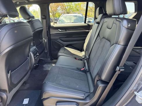 New 2026 Jeep Grand Cherokee L 4WD image 9