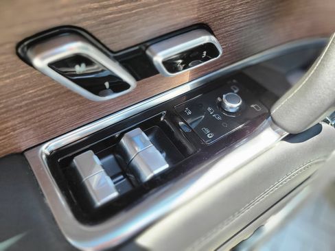 Used 2024 Land Rover Range Rover SE AWD/4WD image 15