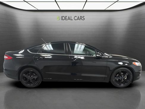 Used 2016 Ford Fusion SE FWD image 4