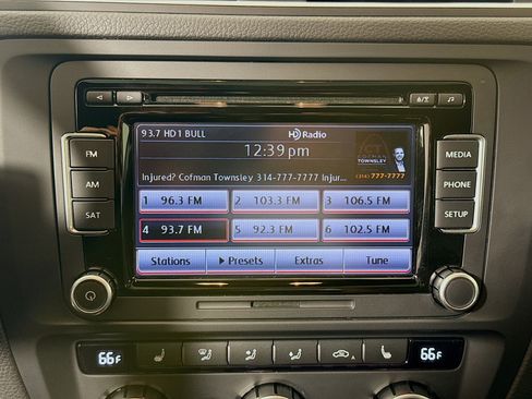 Used 2014 Volkswagen Jetta GLI FWD image 15