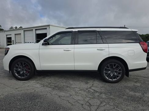 Used 2025 Ford Expedition Platinum w/ Stealth Performance Package AWD/4WD image 2