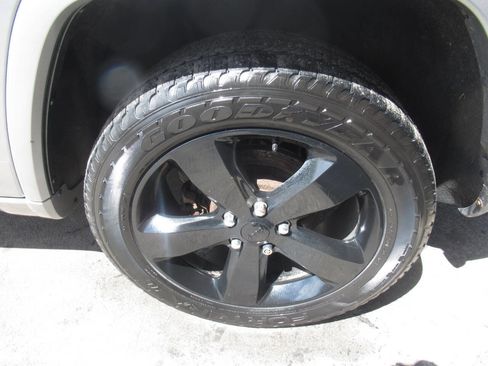 Used 2015 Jeep Grand Cherokee Altitude AWD/4WD image 13