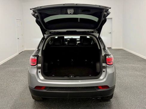 Used 2022 Jeep Compass Limited image 9