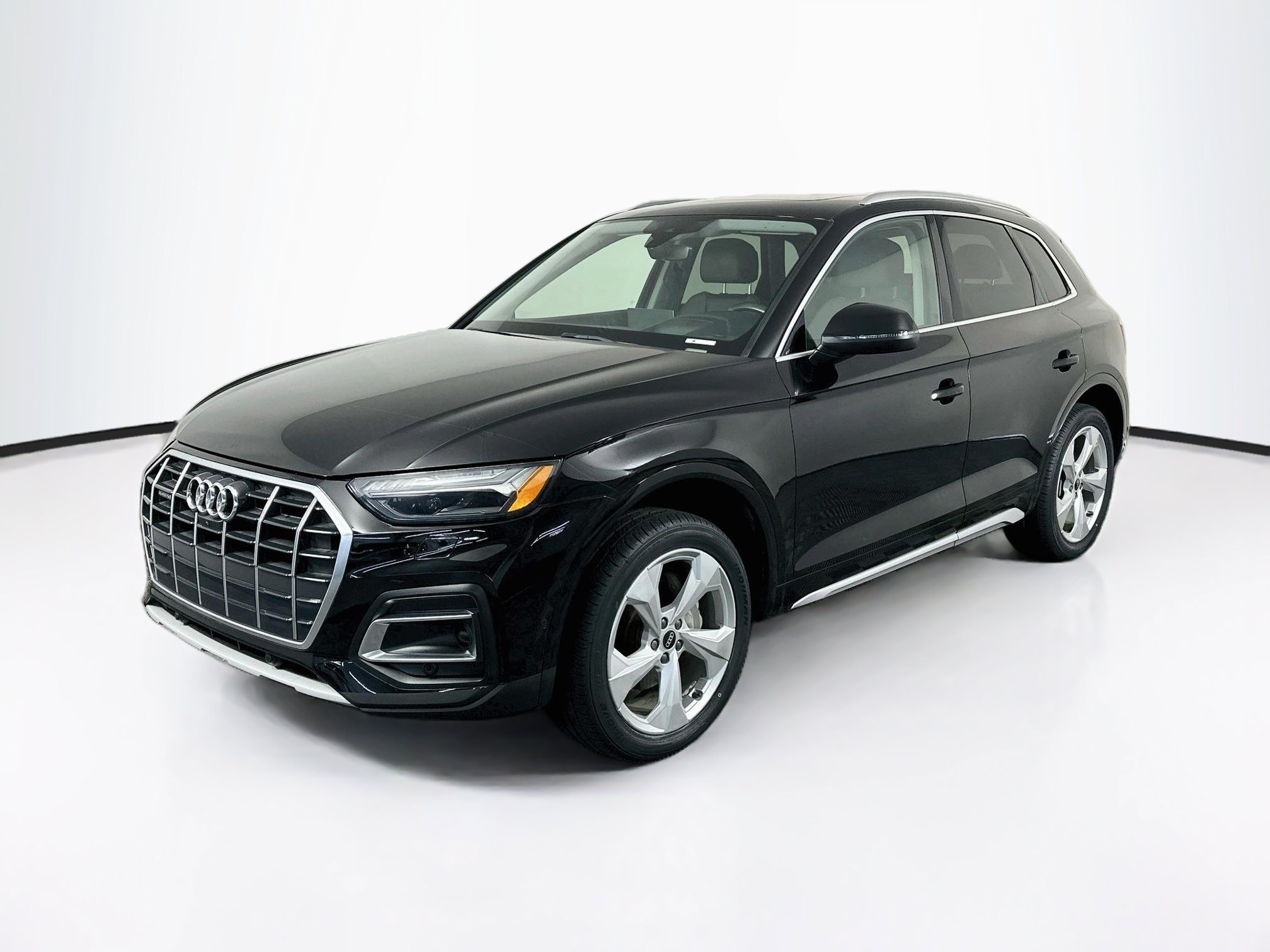 Used 2021 Audi Q5 Prestige w/ Prestige Package AWD/4WD image 3