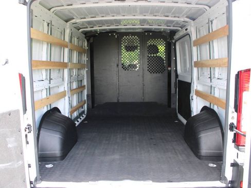 Used 2025 RAM ProMaster 2500 w/ U-Haul Equipment Group FWD image 9