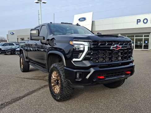 Used 2024 Chevrolet Silverado 2500 ZR2 w/ Snow Plow Prep/Camper Package image 2