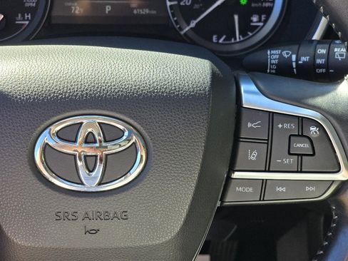 Used 2021 Toyota Highlander XLE image 18