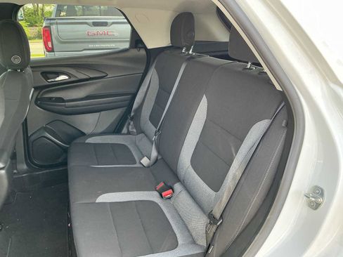 Used 2023 Chevrolet TrailBlazer LT w/ Convenience Package FWD image 17