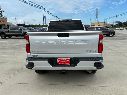Used 2022 Chevrolet Silverado 2500 High Country w/ Z71 Off-Road Package AWD/4WD image 6