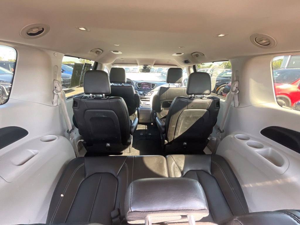 Used 2023 Chrysler Pacifica Touring-L FWD image 22