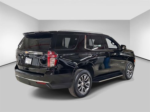 Used 2023 Chevrolet Tahoe LT w/ Luxury Package image 5