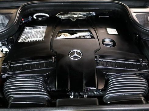 Used 2024 Mercedes-Benz GLS 580 4MATIC image 32
