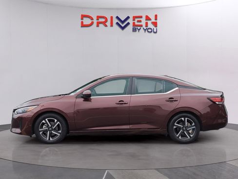 Used 2024 Nissan Sentra SV FWD image 2