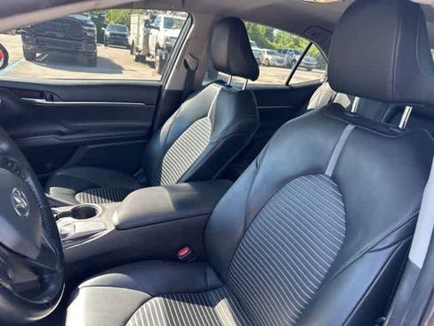 Used 2021 Toyota Camry SE FWD image 4