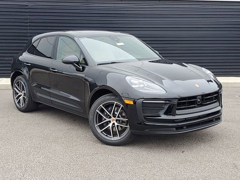 Used 2025 Porsche Macan image 9