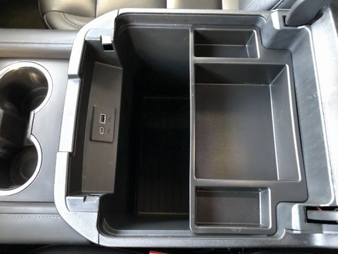 Used 2022 Chevrolet Tahoe Z71 w/ Z71 Off-Road Package image 24