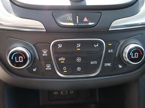 Used 2022 Chevrolet Equinox LT FWD image 35