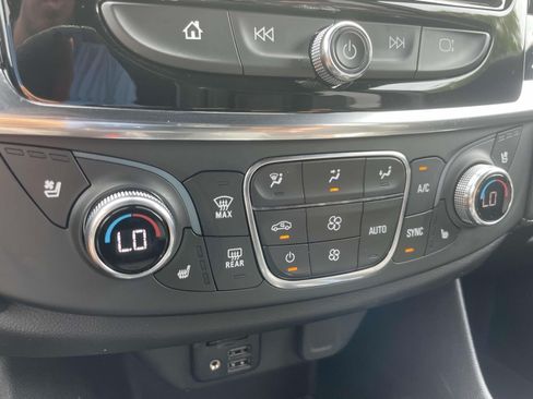Used 2023 Chevrolet Traverse Premier FWD image 30