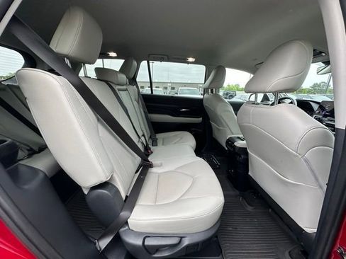 Used 2024 Toyota Grand Highlander AWD image 29