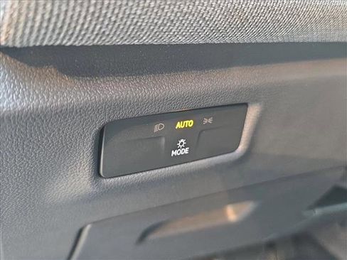 Used 2025 Volkswagen Tiguan S image 9