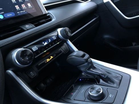 Certified 2025 Toyota RAV4 XLE AWD/4WD image 29