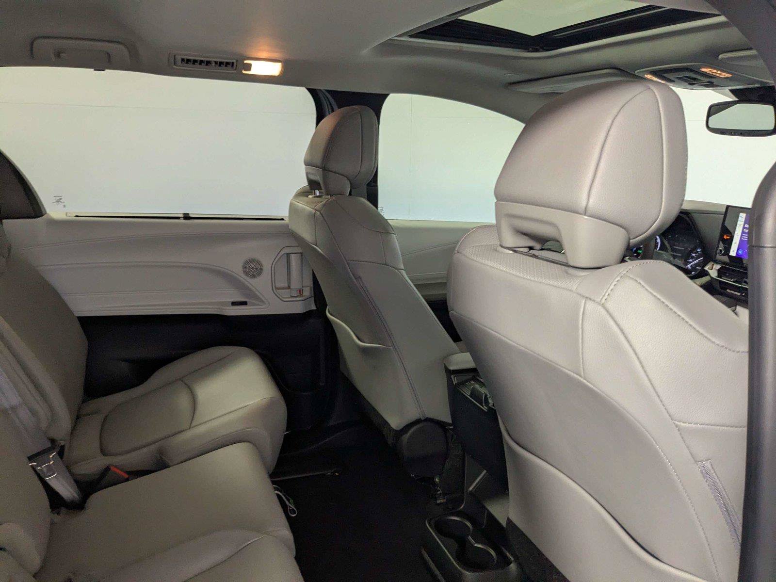 Certified 2025 Toyota Sienna XLE FWD image 29