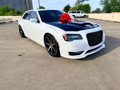 Used 2013 Chrysler 300 S RWD image 2