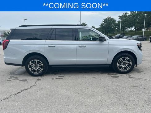 Used 2025 Ford Expedition Max Active AWD/4WD image 4