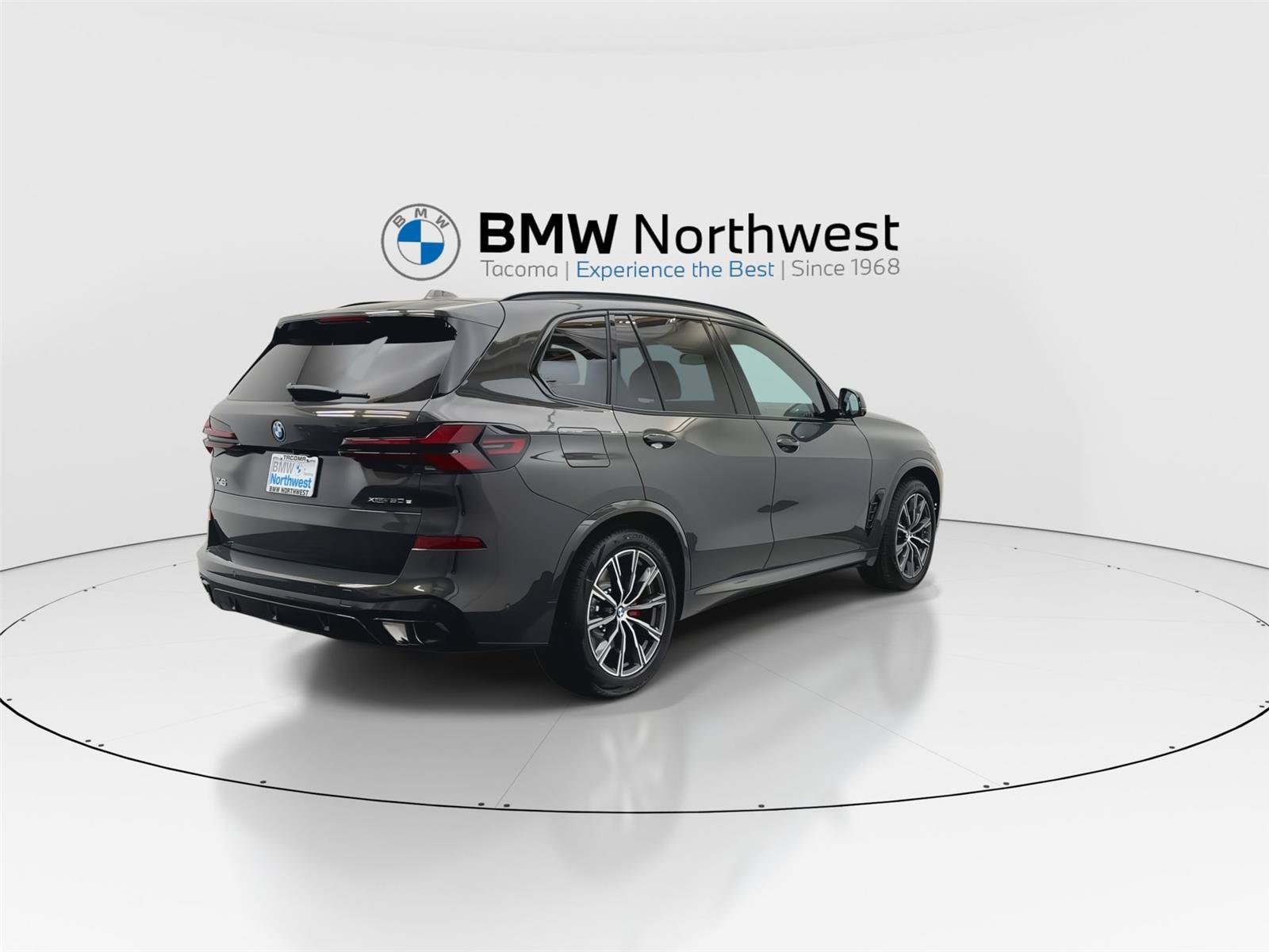 Used 2026 BMW X5 xDrive50e w/ M Sport Package AWD/4WD image 3