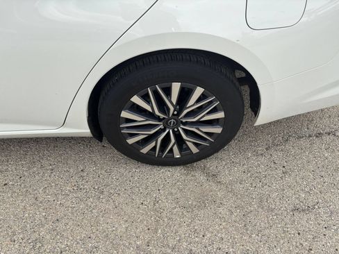 Used 2025 Nissan Altima 2.5 SV FWD image 29