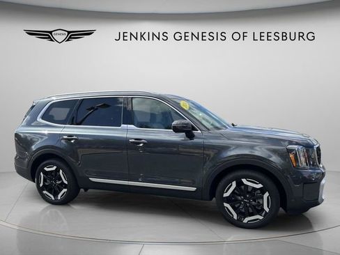 Used 2024 Kia Telluride EX image 2