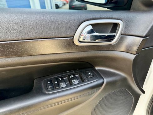 Used 2018 Jeep Grand Cherokee Altitude AWD/4WD image 26